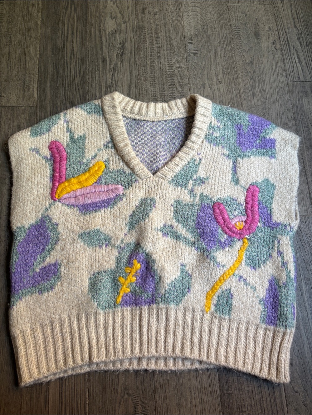 Vintage Cream Wool Floral Embroidered V-Neck Sweater Vest Size M/L